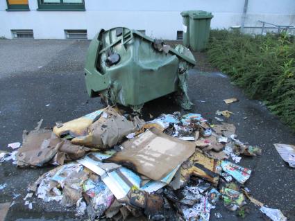 Geschmolzener Kunststoffcontainer vom 03.08.15