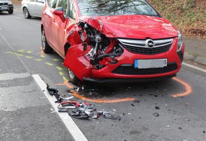 Opel vom Unfall Wipperfürther Straße 21.11.15